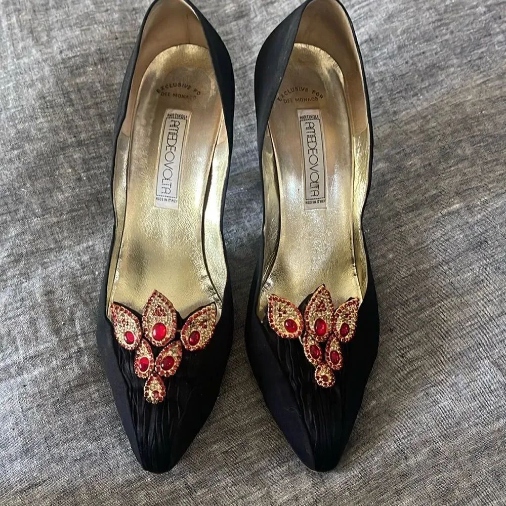 Beautiful vintage 70’s Hand made in Italy black dress shoes from Amedeo Volta.